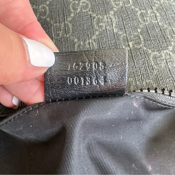 Gucci Supreme Small Crossbody Bag - Picture 8 of 14